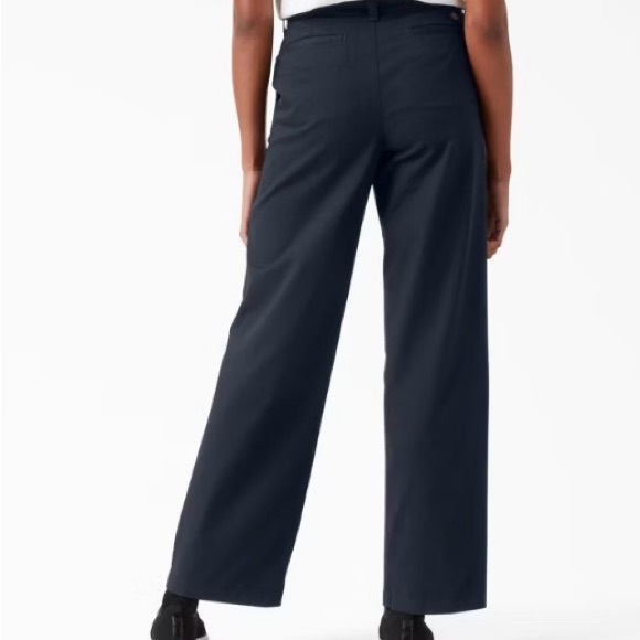 NWT Dickies Wide-Leg High Rise Twill Pants
Women’s 32 Reg Rinsed Dark Navy - Picture 3 of 3
